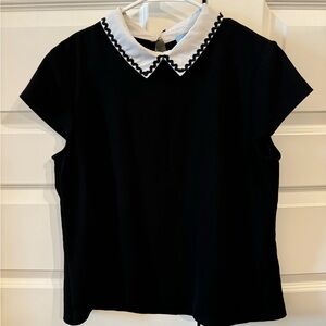 Cutest black short sleeve ric rac trim white collar blouse with keyhole back